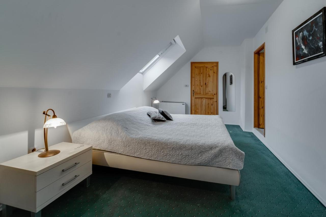 Bed and Breakfast Sobe "Ela" Fužine Esterno foto